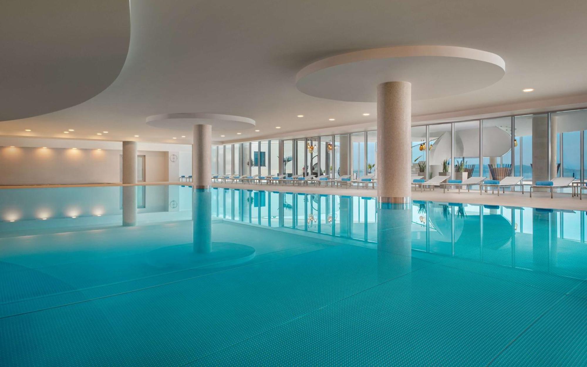 Hilton Rijeka Costabella Beach Resort And Spa Exterior photo The swimming pool at the hotel